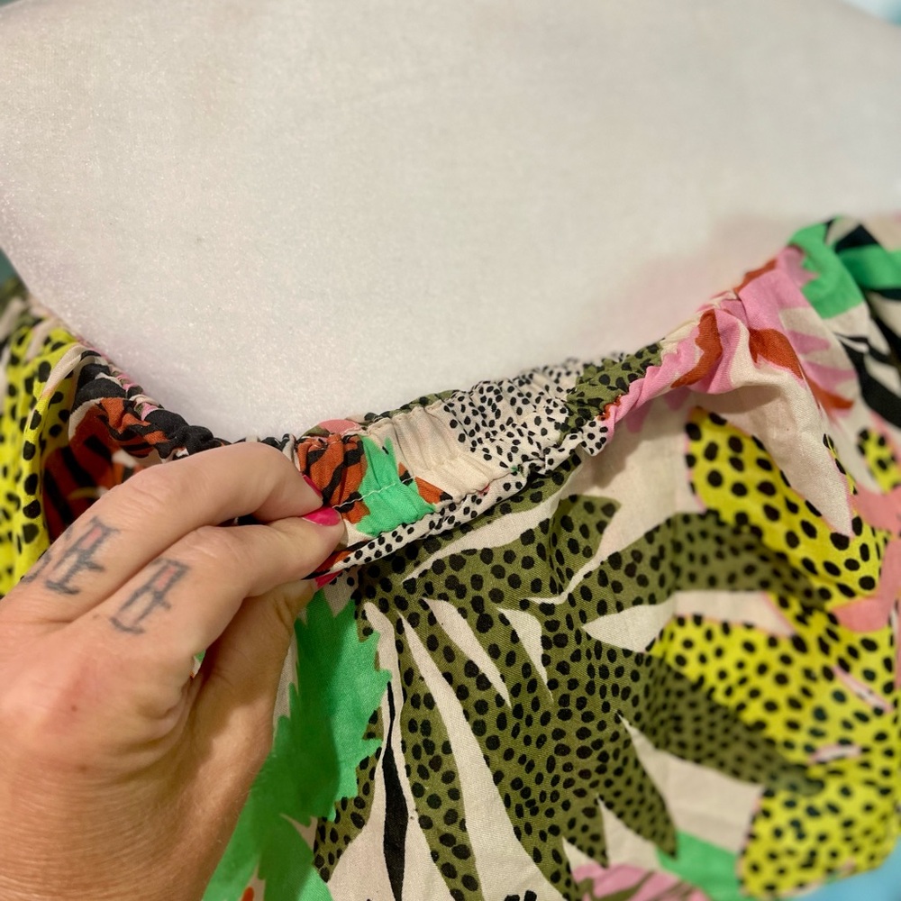 🍹Violet Sky Multicolor Tropical Off-Shoulder Crop Top🦜 - Picture 3 of 7